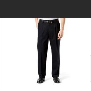 Docker's Men's signature khaki's 36 x 31 black